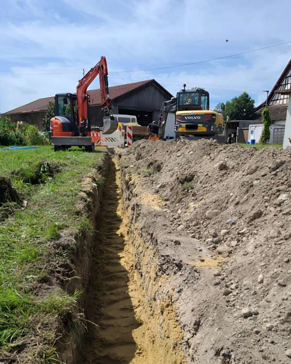 Bagger von AngelBau Tiefbau. Nachunternehmen